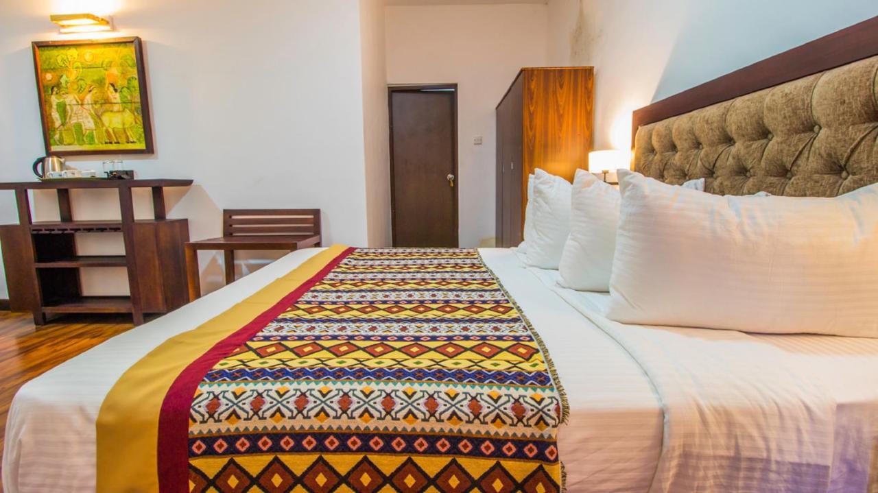Pearl Royal Hotel, Коломбо Екстериор снимка