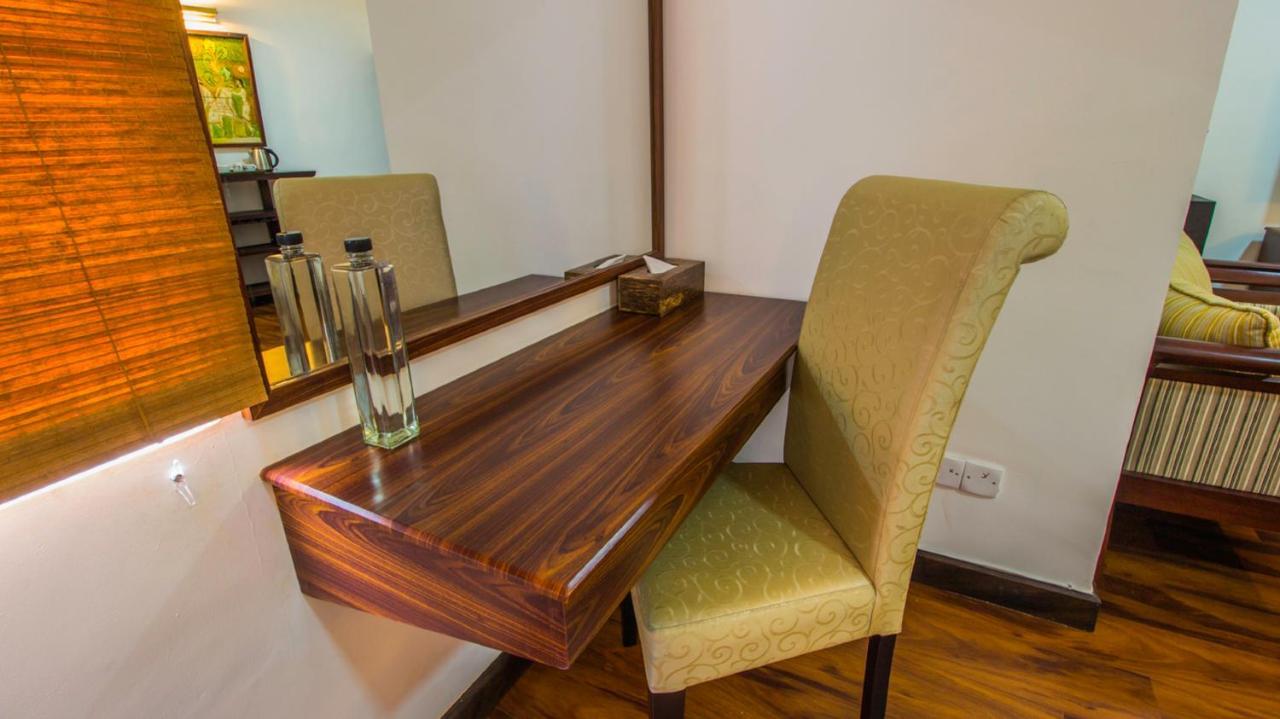 Pearl Royal Hotel, Коломбо Екстериор снимка