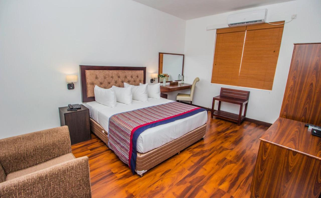 Pearl Royal Hotel, Коломбо Екстериор снимка