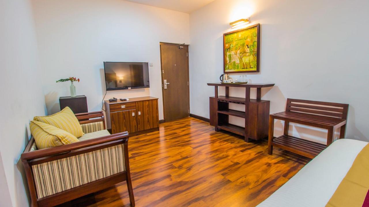 Pearl Royal Hotel, Коломбо Екстериор снимка